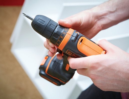 BLACK & DECKER akumulatorska bušilica 10,8 V - 2 akumulatora i 100 dijelni pribor - BDCDD12BAFC