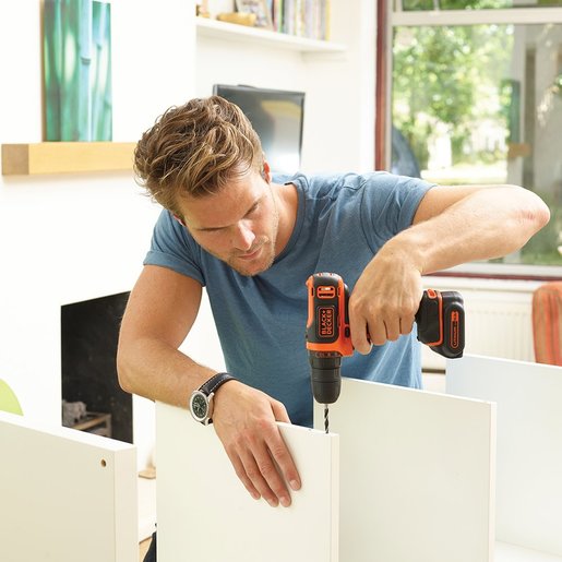 BLACK & DECKER akumulatorska bušilica 10,8 V - 2 akumulatora i 100 dijelni pribor - BDCDD12BAFC