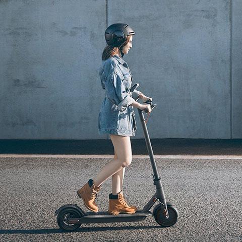 XIAOMI Mi PRO električni romobil: crni