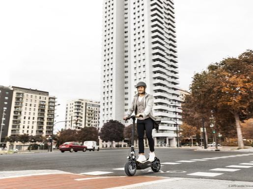 Cecotec električni romobil Bongo Serie Z, izmjeniva baterija, stražnji pog, 500W