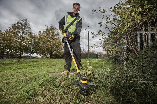 DEWALT akumulatorski trimer DCM561PB 18 V - SAMO ALAT