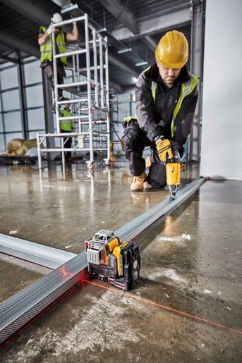 DEWALT akumulatorski laserski križni nivelir 10,8V 1x2,0Ah - DCE089D1R