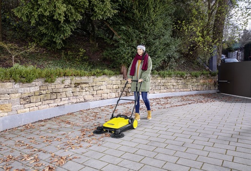 Karcher S4 STROJ ZA METENJE DUPLA ČETKA