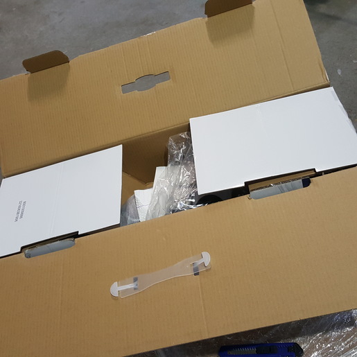 Bosch usisavač BCH6ATH25_oštećena ambalaža_TPNJ