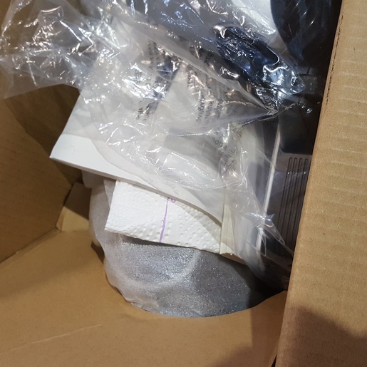 Bosch usisavač BCH6ATH25_oštećena ambalaža_TPNJ