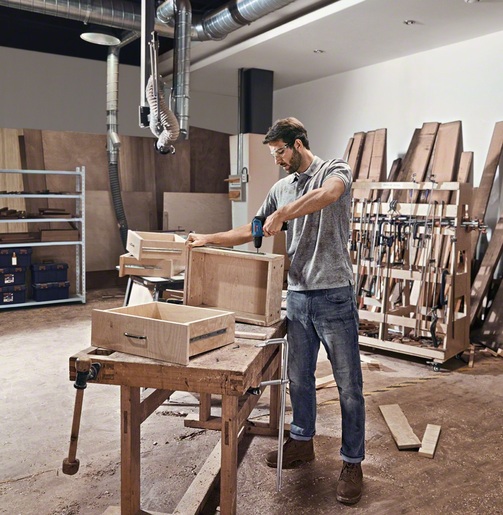 BOSCH Professional akumulatorska bušilica-izvijač GSR 12V-30 - Brushless motor (2x 2,0Ah + GAL 12V-40, torba, set bitova i 2 seta svrdla)