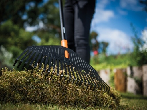 FISKARS grablje za lišće Solid 1700x415mm*RASPRODAJA_TPNJ