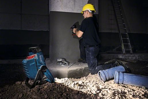 BOSCH Professional akumulatorska svjetiljka GLI 18V-2200 C - SAMO ALAT