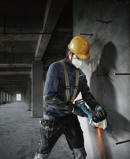 BOSCH Professional akumulatorska kutna brusilica GWS 180-LI (2 x 4.0 Ah, L-BOXX)