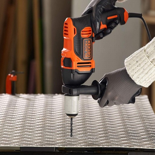 BLACK & DECKER udarna bušilica 850W s 32-dijelnim priborom BEH850KA32