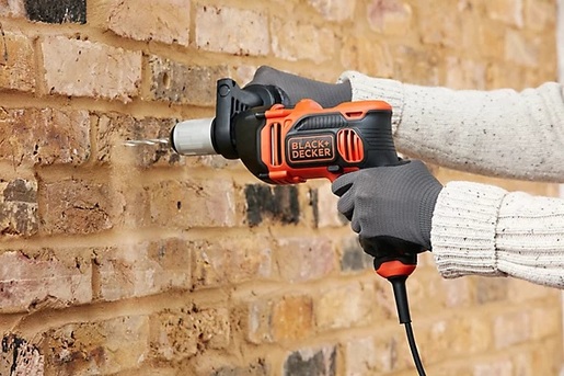 BLACK & DECKER udarna bušilica 850W s 32-dijelnim priborom BEH850KA32