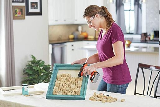 BLACK & DECKER akumulatorski pištolj za ljepilo 12V 1,5Ah BDCGG12S1