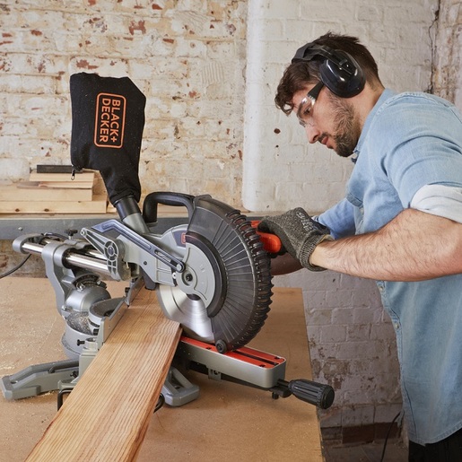 BLACK & DECKER stolna potezna pila 1600W BES700