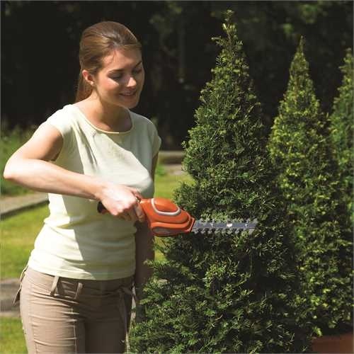 BLACK & DECKER akumulatorske škare za živicu i ukrasno grmlje 7,2V GSL700KIT