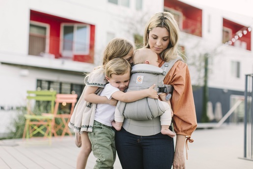 Ergobaby Omni 360 nosiljka, Biserno siva + GRATIS jastučići za grickanje i podbradak