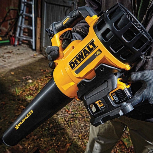 DEWALT akumulatorski puhač lišća DCM562P1 - 18 V u setu sa baterijom 5.0 Ah + punjač