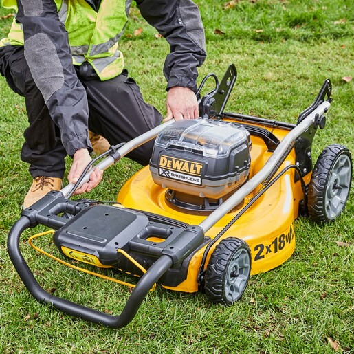 DEWALT akumulatorska kosilica DCMW564P2 18 V - u setu sa dvije baterije 5,0 Ah + punjač