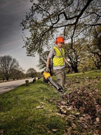DEWALT akumulatorski puhač lišća DCM562PB - 18 V - SAMO ALAT
