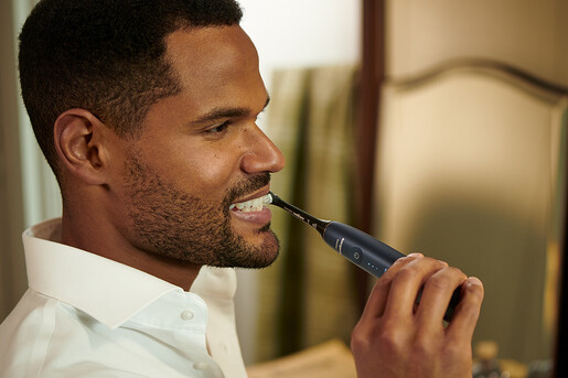 Philips Sonicare električna četkica Diamond Clean Prestige serije 9900 HX9992/12