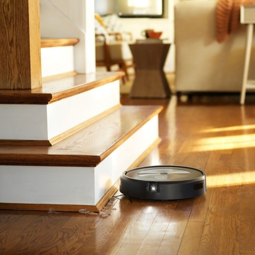 iRobot robotski usisavač Roomba j7158