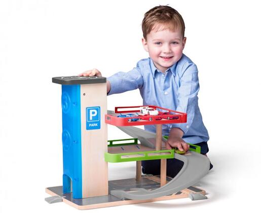 Woody garaža s liftom i dodacima