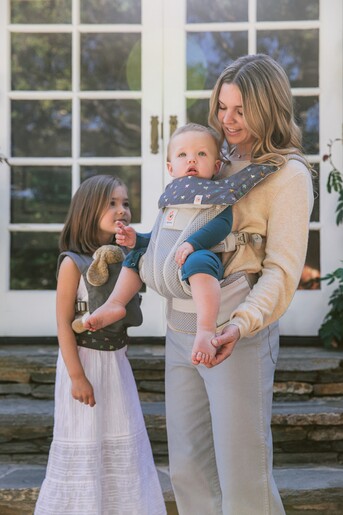 Ergobaby jastučići za grickanje i podbradak za Omni nosiljku - Chalkboard Stars