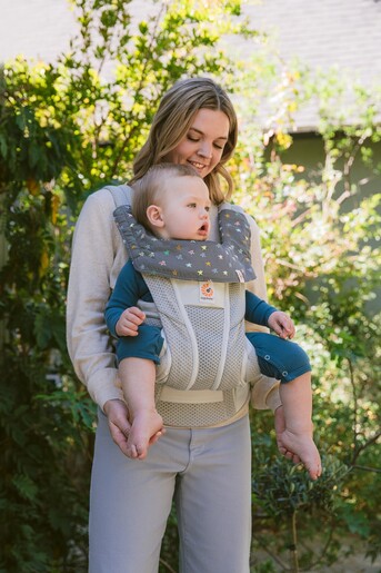 Ergobaby jastučići za grickanje i podbradak za Omni nosiljku - Chalkboard Stars