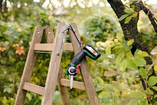 BOSCH Akumulatorska NanoBlade pila AdvancedCut 18, solo alat