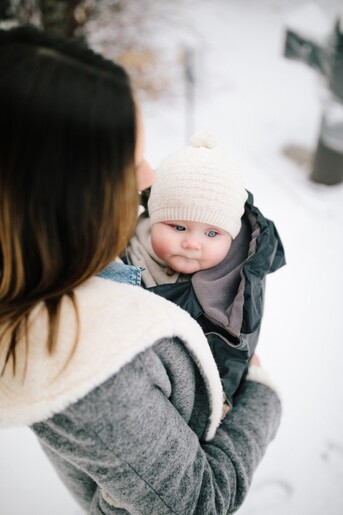 Ergobaby 2u1 zimska zaštita za nosiljku