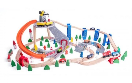 Drvena staza s toboganom i dizalicom, igračka za djecu