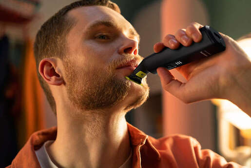 Philips hibridni aparat za brijanje OneBlade Pro QP6541/15