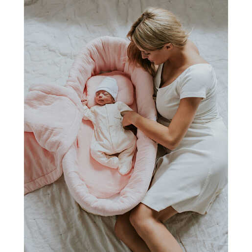 Bellamy Moses set (posteljina/navlaka, plahta, prekrivač i jastuk s udubljenjem za glavu), rozi