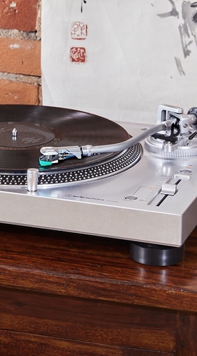 Audio Technica gramofon AT-LP120XUSBSV, srebrni