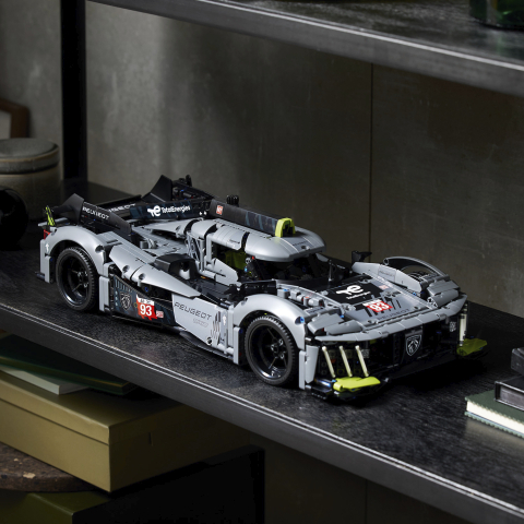 LEGO Technic PEUGEOT 9X8 24H Le Mans Hybrid Hypercar 42156