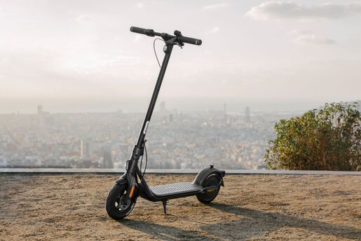 Segway električni romobil KickScooter F2 E