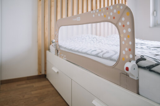 FREEON zaštita za krevet beige little dots 48464