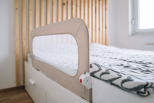 FREEON zaštita za krevet beige little dots 48464