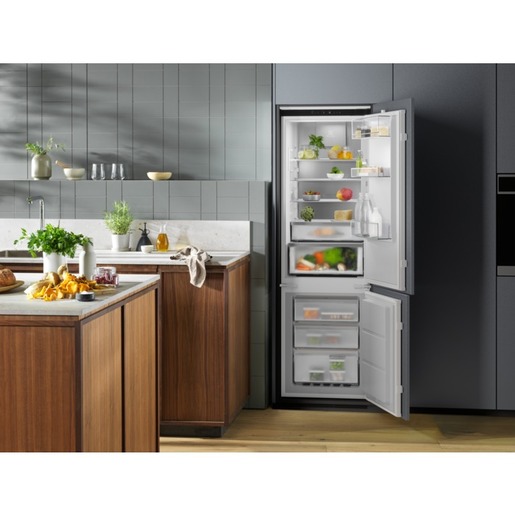 Electrolux hladnjak ENC8MC18S