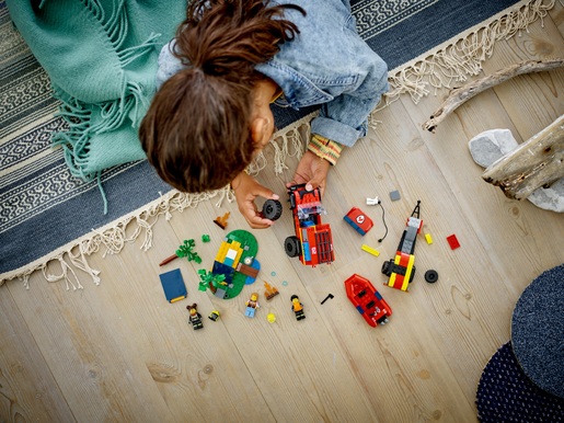 LEGO City Vatrogasni terenac s čamcem za spašavanje 60412