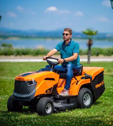 VILLAGER traktorska kosilica VT 848 - Loncin motor 432 cm³ / radna širina 84 cm / snaga 14,4 KS