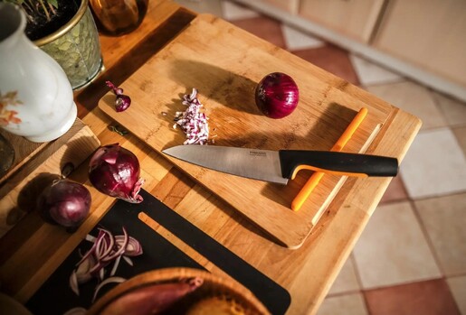 FISKARS kuharski nož Functional Form, srednji, 17 cm (1057535)