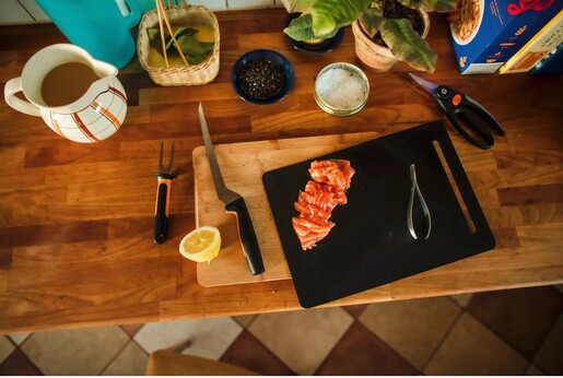 FISKARS nož za filetiranje Functional Form, 22 cm (1057540)