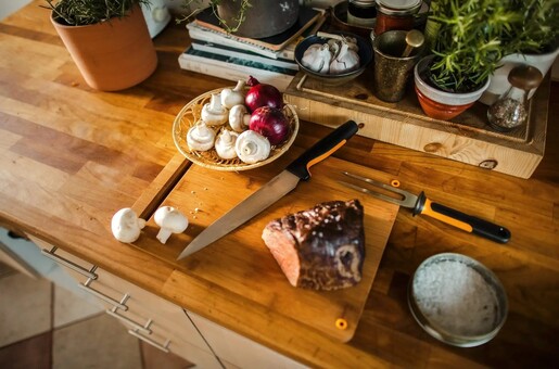 FISKARS nož za meso Functional Form, 21 cm (1057539)