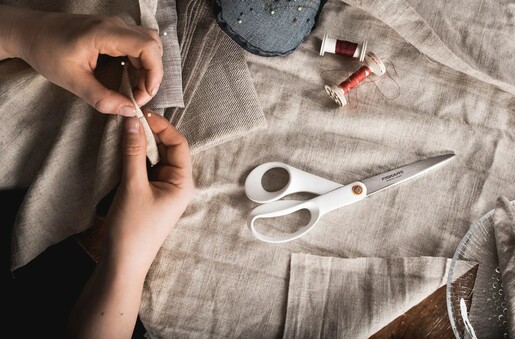 FISKARS škare Functional Form, 25 cm, bijele (1020414)