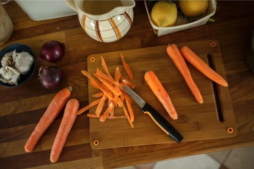 FISKARS nož s ravnom oštricom Functional Form, 8 cm (1057544)