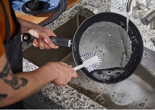 FISKARS duboka tava s poklopcem Functional Form, 26 cm (1026575)