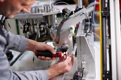 WIHA električni ručni odvijač speedE® u torbici sa 31 dijelnim priborom