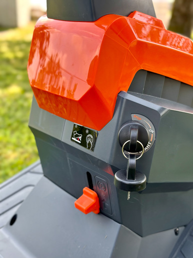 ADK rider traktor kosilica TR66RSD4  - Loncin motor 224 cm³ / 65 cm / 6,0 KS