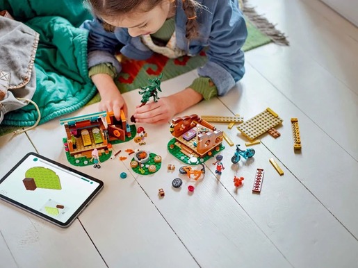 LEGO Kolibice u pustolovnom kampu 42624