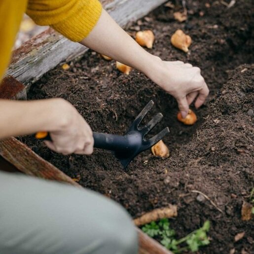 FISKARS dvostruka ručna motika Solid